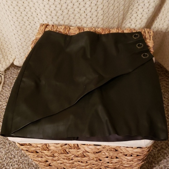 Black skirt - Picture 1 of 6